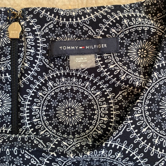 Tommy Hilfiger bell sleeve black patterned dress! - Picture 3 of 5